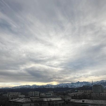 Whitefort Apartment Almaty Esterno foto