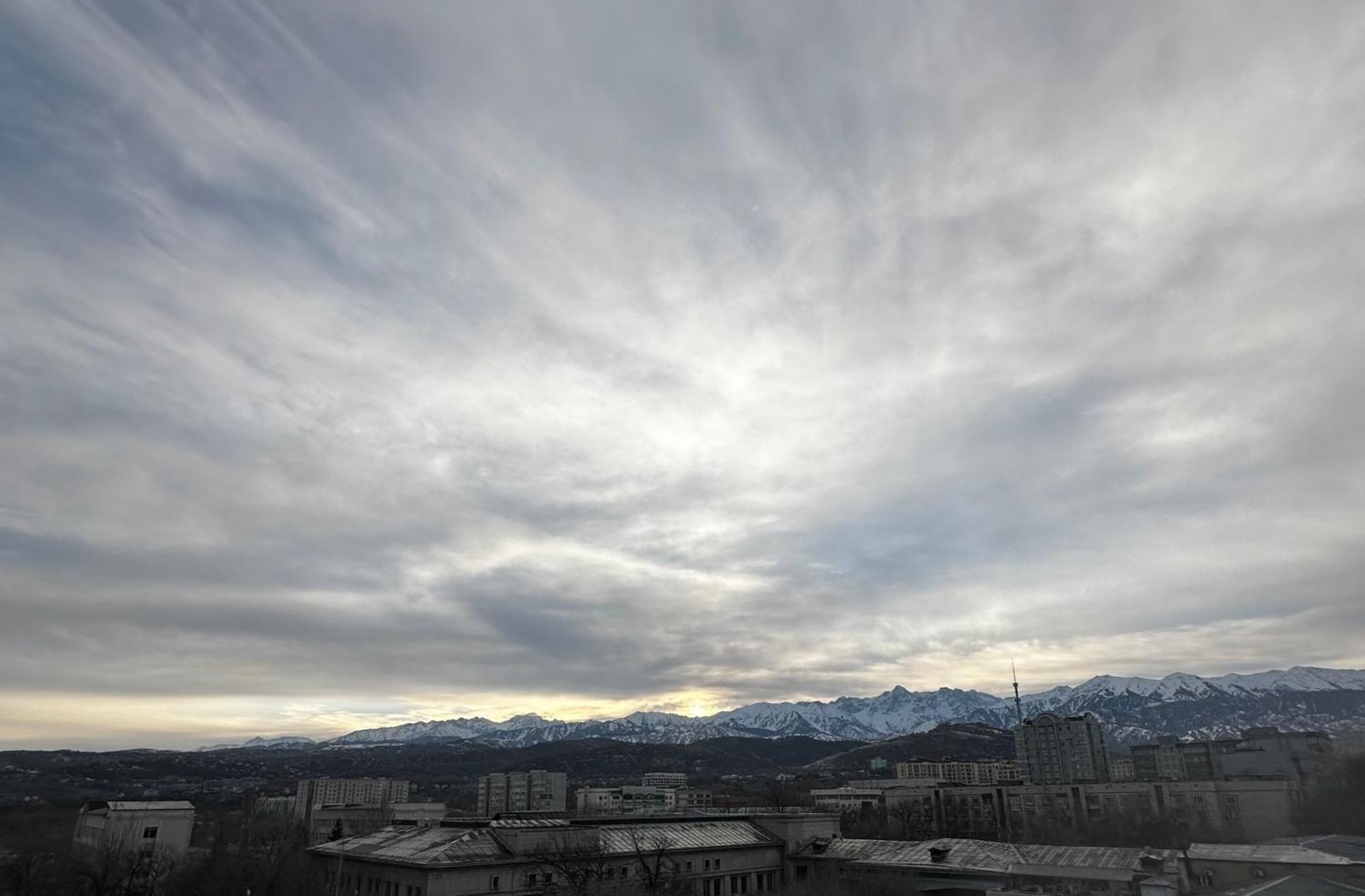 Whitefort Apartment Almaty Esterno foto